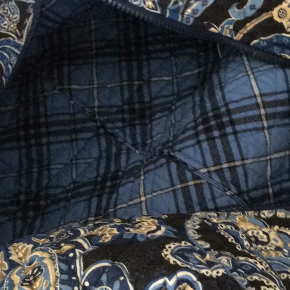 Vera Bradley Bag (Perfect for travel) - Picture 5 of 14